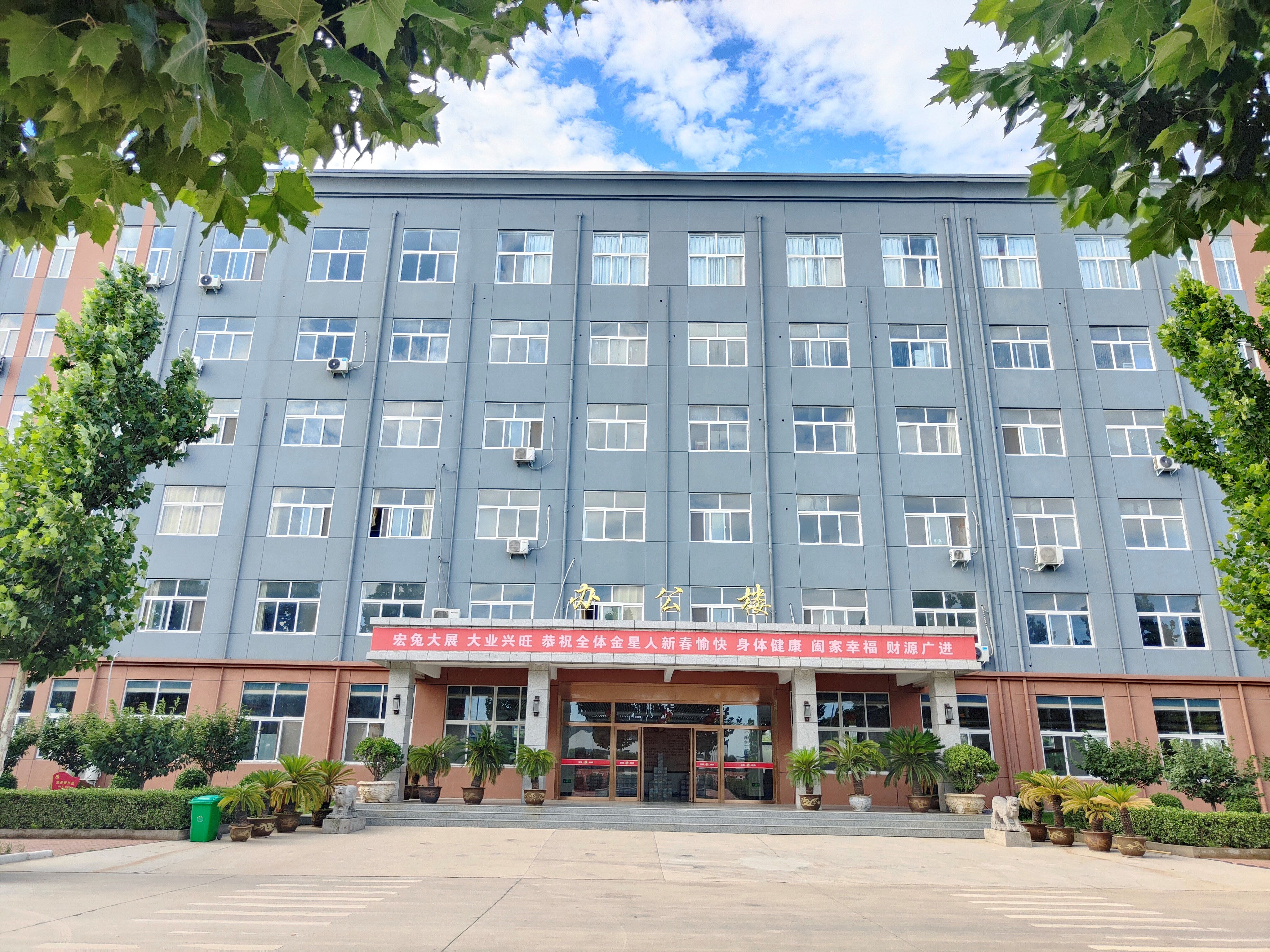 High Quality Traditional Ale Custom Brewed with Premium Malt Ingredients Bottle-Filtered Stout BeerWholesale Available